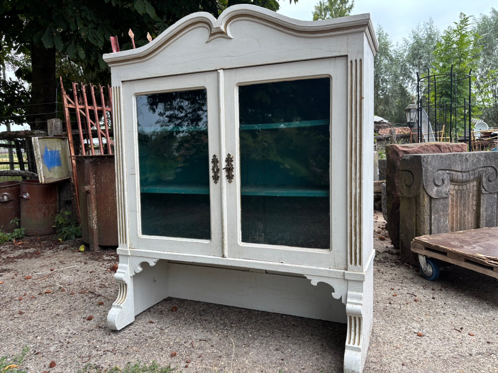 Oude vitrinekast met origineel oud glas, Ophalen