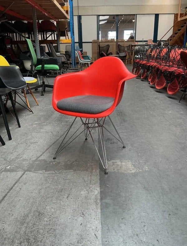 Vitra Eames Dar Design Stoel | Rood/Grijs Gemêleerd | Chroom
