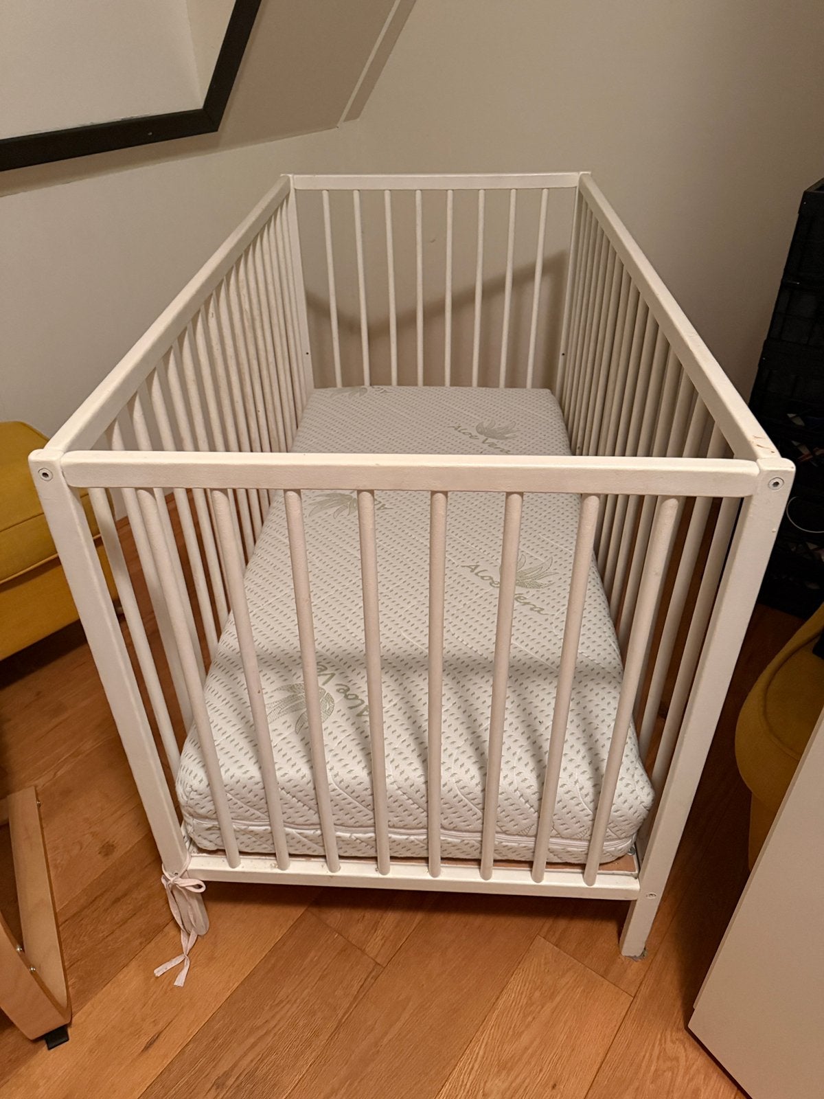 Babybedje inclusief Aloe Vera memory foam matras, Ophalen, Zo goed als nieuw