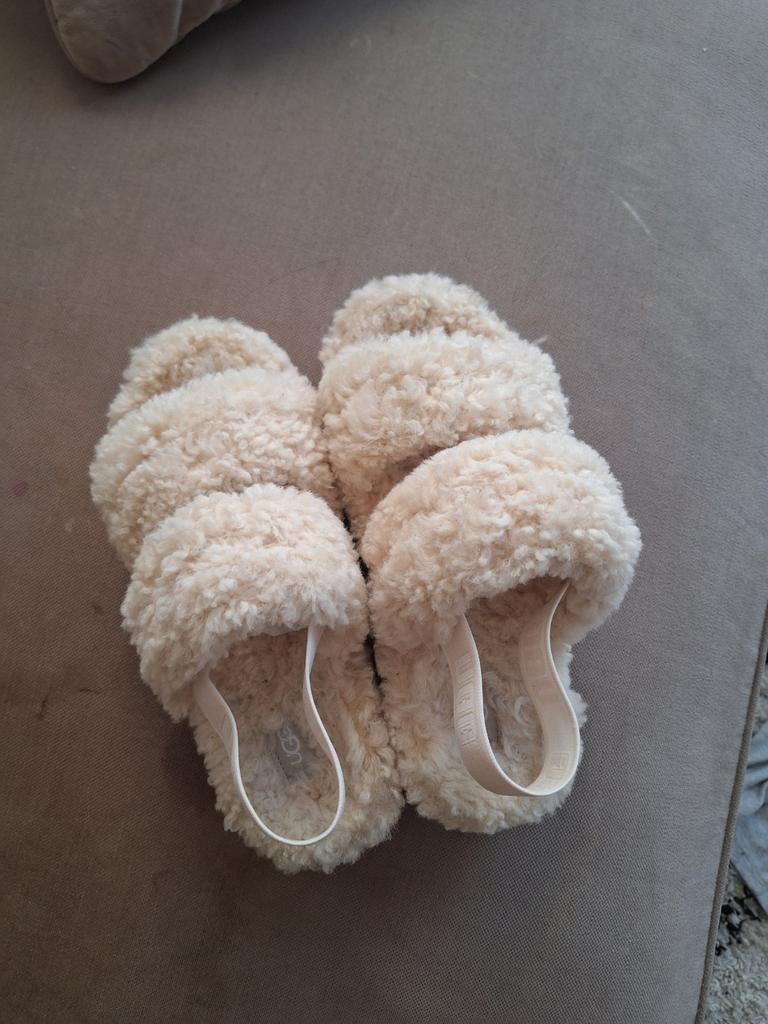 Uggs sandalen maat 39, Beige, Zo goed als nieuw, Uggs, Sandalen of Muiltjes