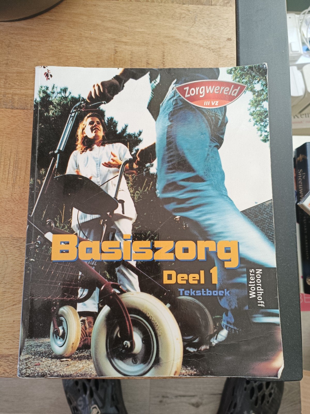 Zorgwereld Basiszorg Deel 1 Tekstboek MBO, Ophalen, Gelezen, MBO, Wolters Noordhoff