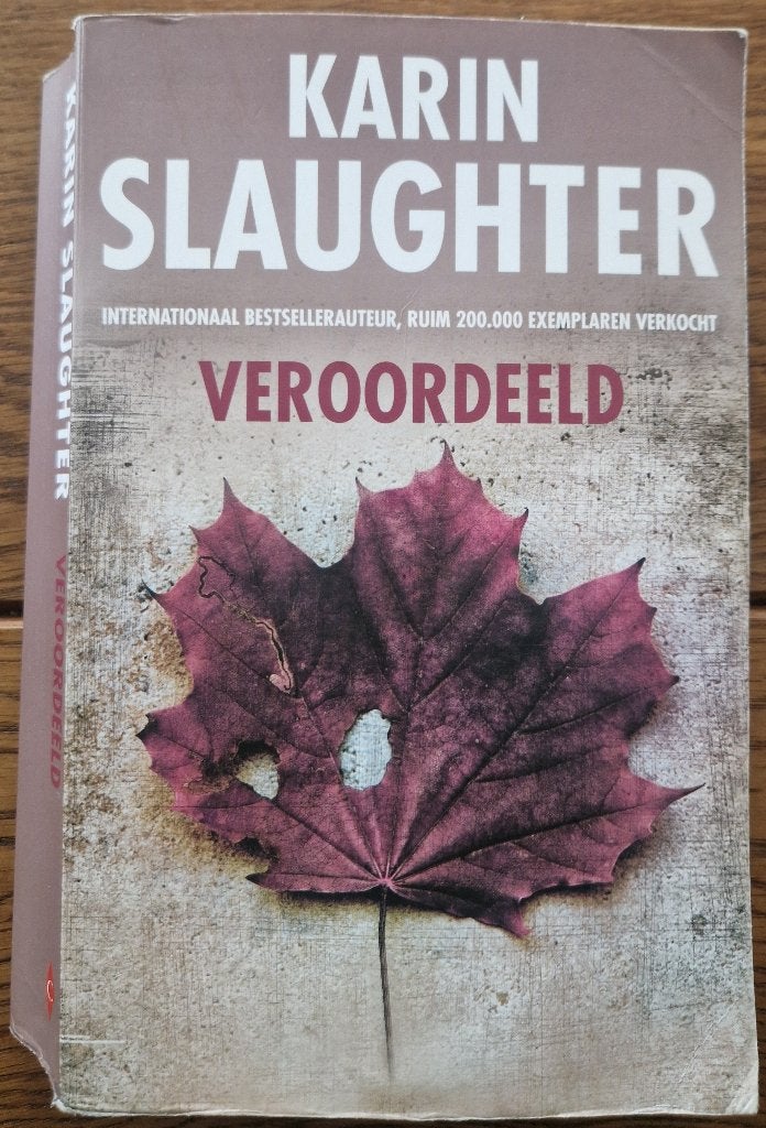 Boek Veroordeeld van Karin Slaughter, Ophalen of Verzenden, Gelezen, Karin Slaughter