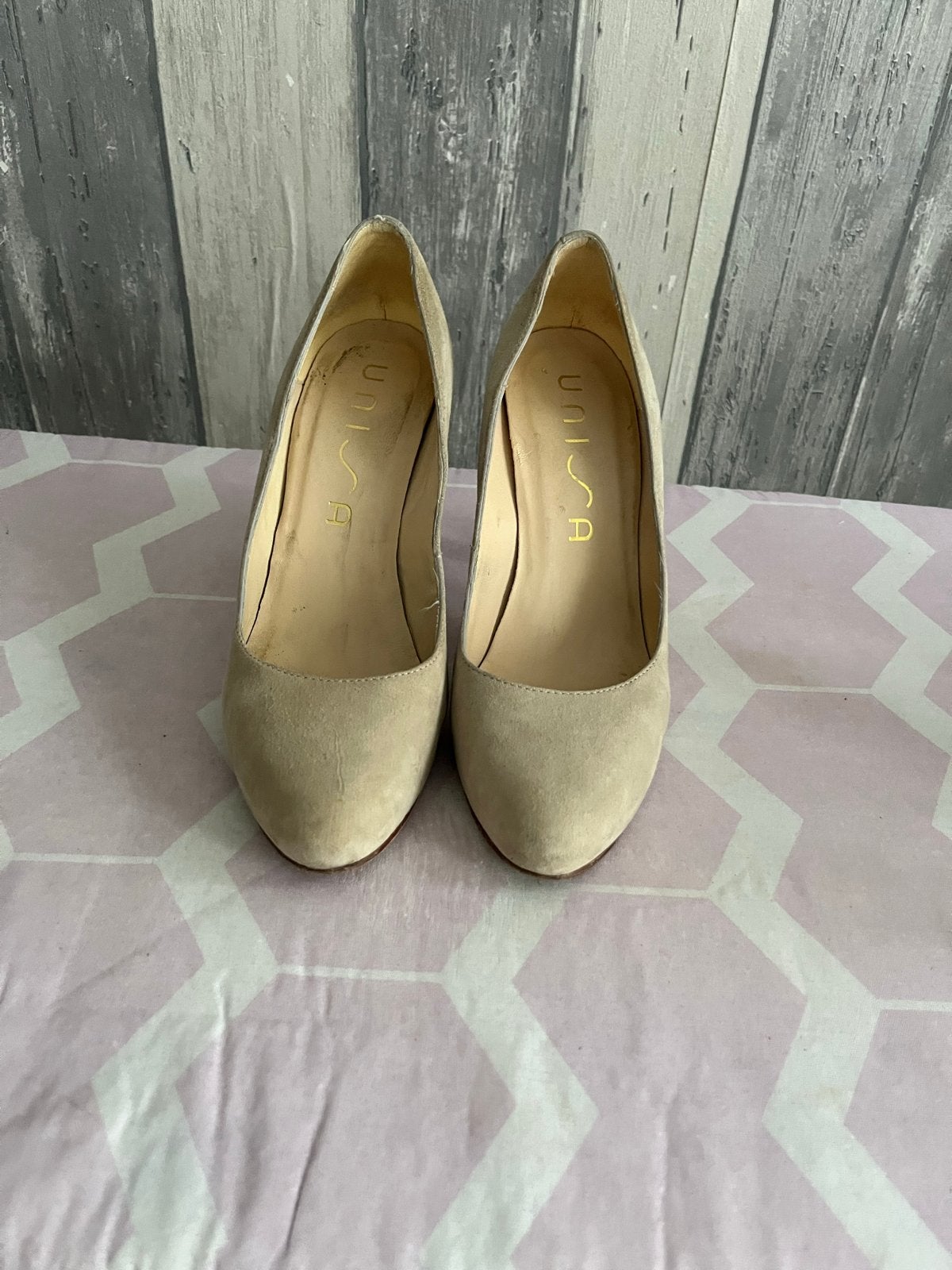 Unisa suède pumps - Beige - Maat 38, Ophalen of Verzenden, Gedragen, Beige, Pumps
