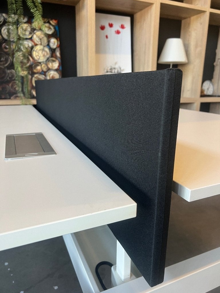 Foto 6 van Ahrend duo-bureau met slinger/kabelgoot 275€/st, 80st