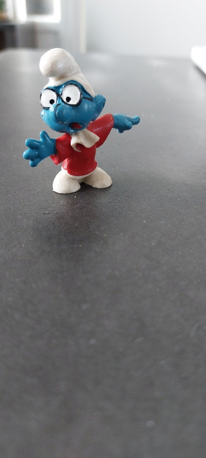 Smurfen figuur Brilsmurf in rode jas, Verzamelen, Ophalen of Verzenden, Gebruikt, Brilsmurf, Poppetje, Figuurtje of Knuffel