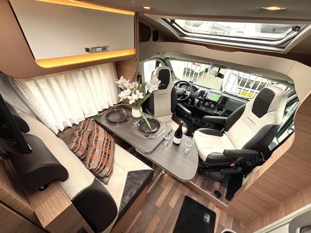 Weinsberg CaraCompact 600 MEG 9-TR AUTOMAAT ENKELE BEDDEN, Automaat, Fiat, Bedrijf, Diesel