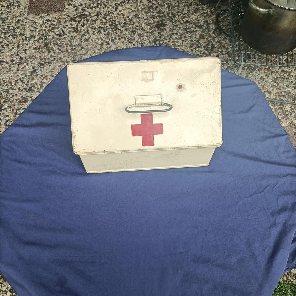 VINTED VERBANDDOOS RODE KRUIS., Diversen, Ophalen of Verzenden