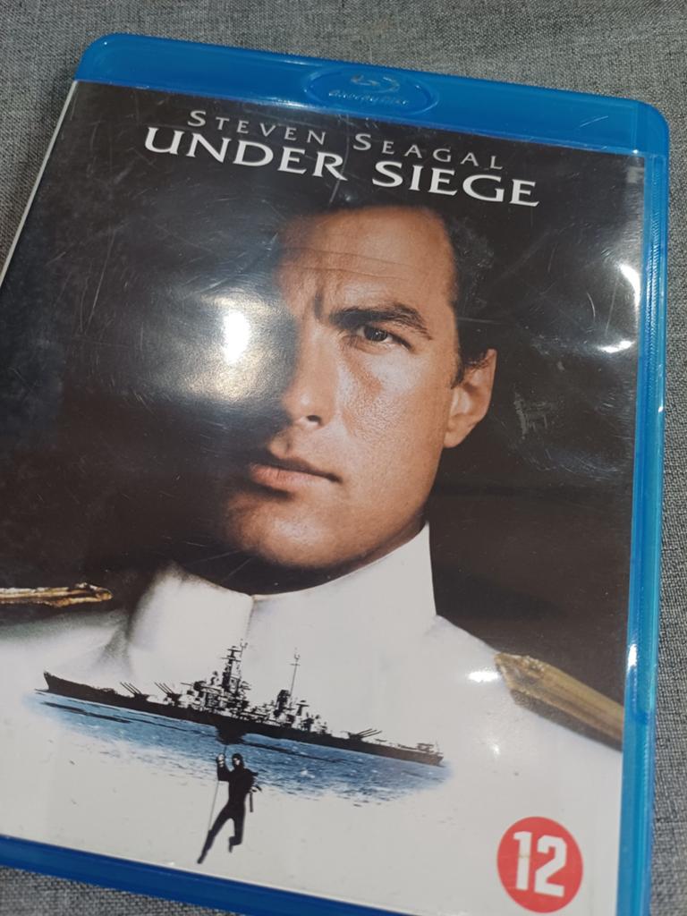 Under siege, Ophalen of Verzenden, Zo goed als nieuw, Actie