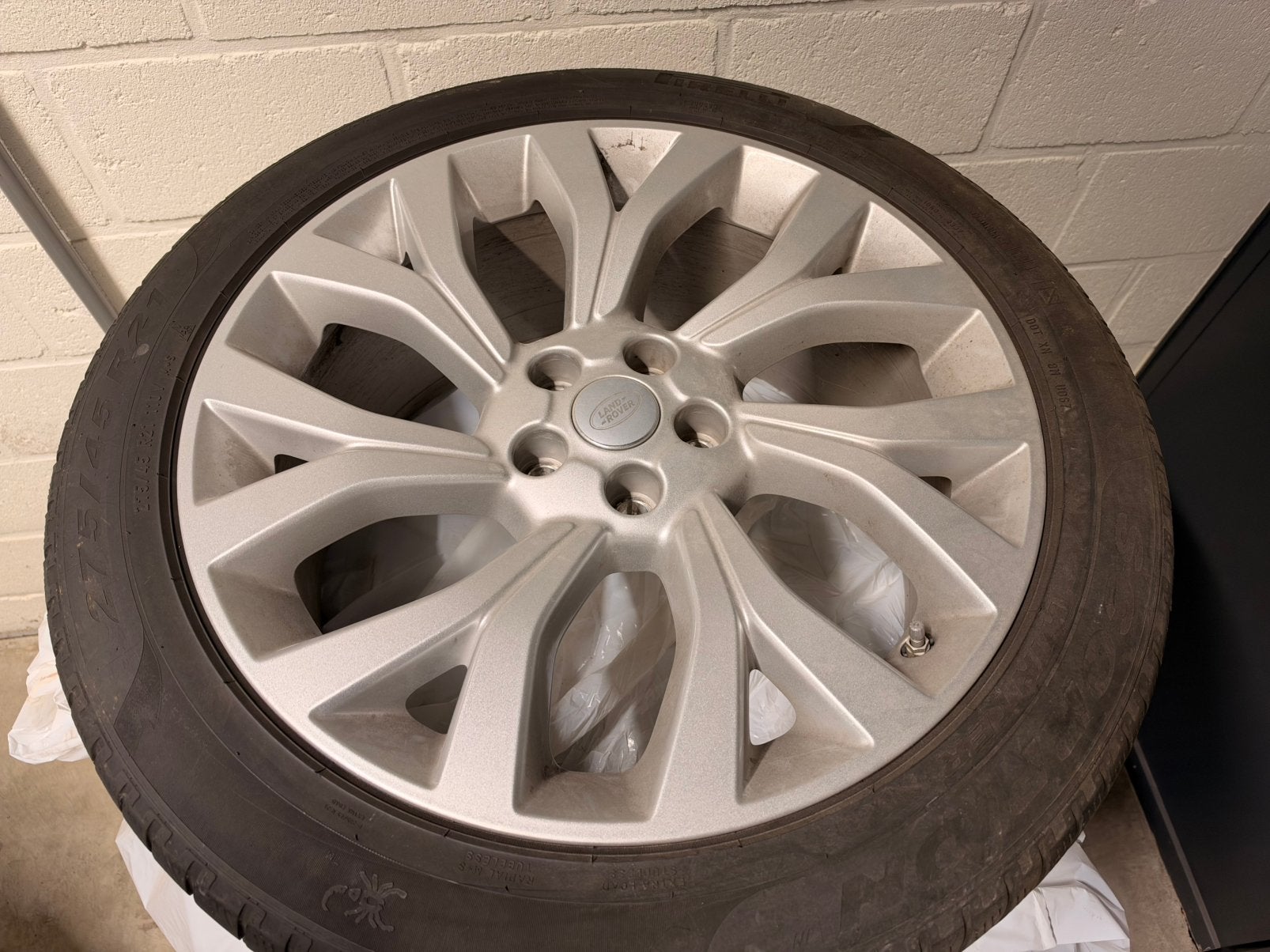 21” winterset Pirelli winterbanden Range Rover, 275 mm, Banden en Velgen, 21 inch, Winterbanden