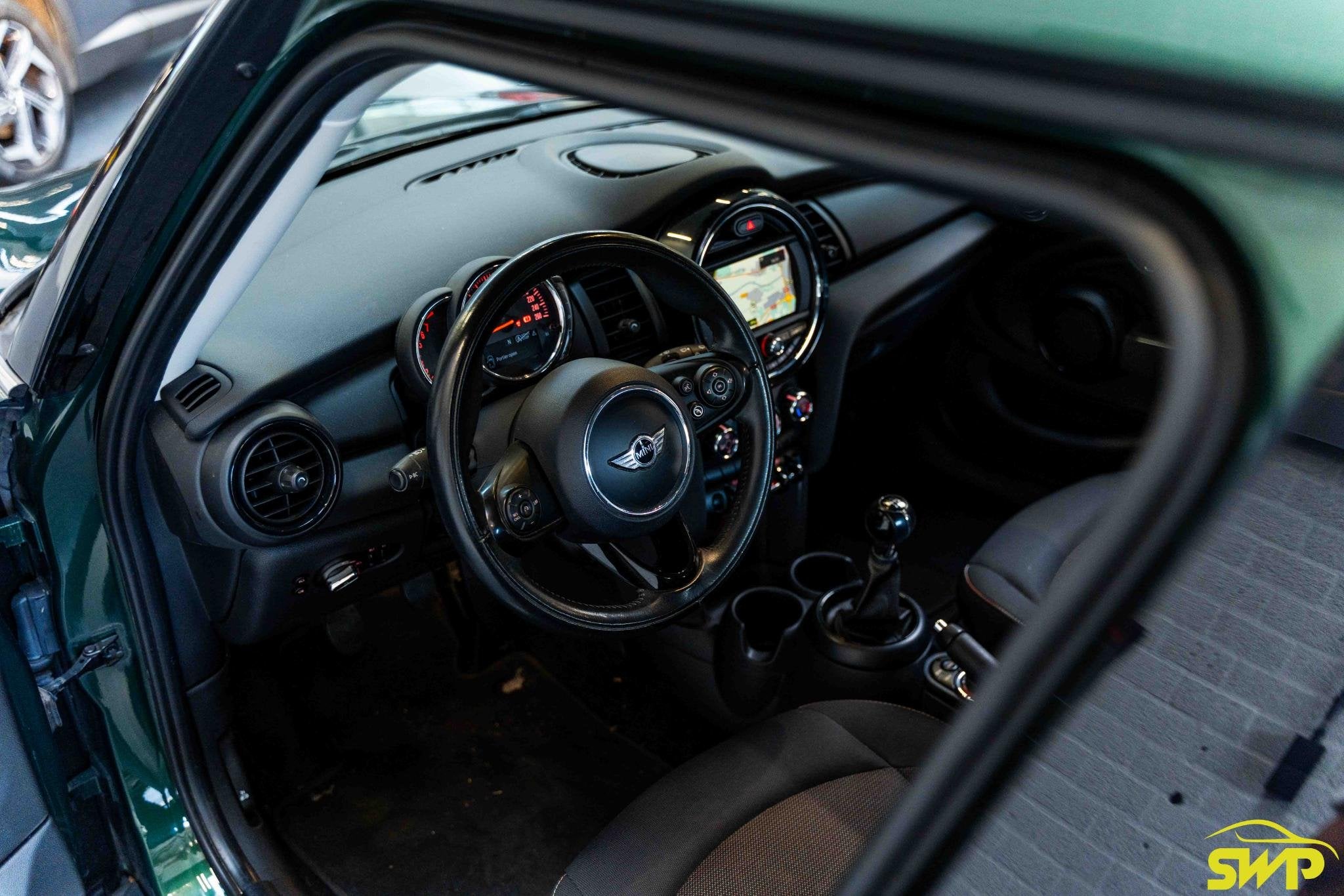 MINI 5-Deurs 1.5 One Salt Business | British Racing Green |, Auto's, Stof, Gebruikt, 49 €/maand, Bedrijf
