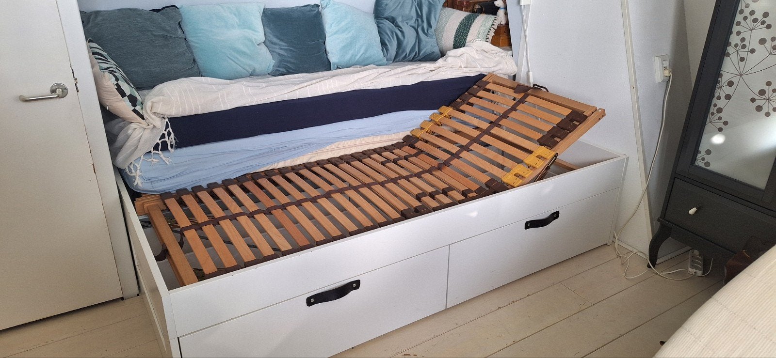 brimnes ikea bed 160x200 wit + 2 houten lattenbodems 80x200, Ophalen, Wit, Tweepersoons, 200 cm