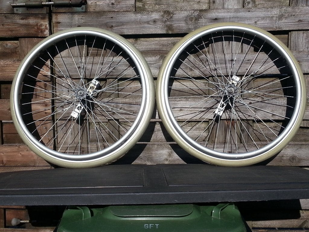 Wielen met massieve banden 24 x 1 3/8 (37-540), Fietsen en Brommers, Ophalen, Zo goed als nieuw, Aluminium