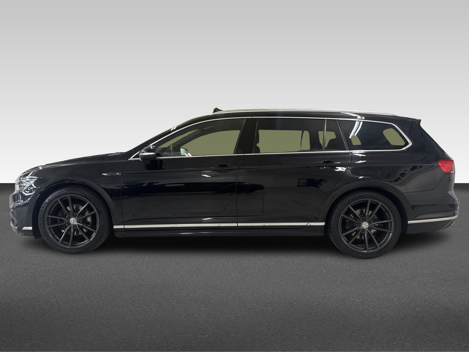 Volkswagen Passat Variant 1.5 TSI Elegance Business R, Auto's, Volkswagen, Automaat, 4 cilinders, Zwart, Origineel Nederlands