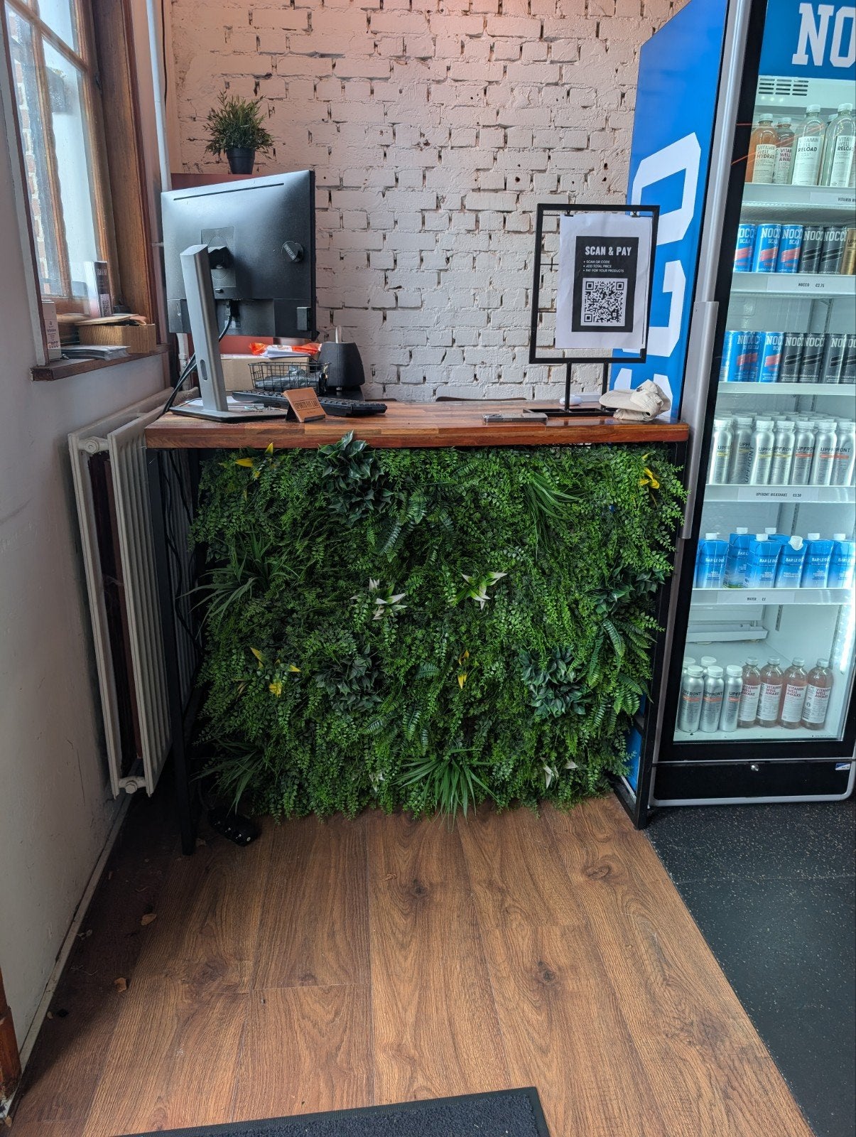 Robuust houten bureau met metalen frame, Huis en Inrichting, Ophalen, Gebruikt, Hout, Bruin