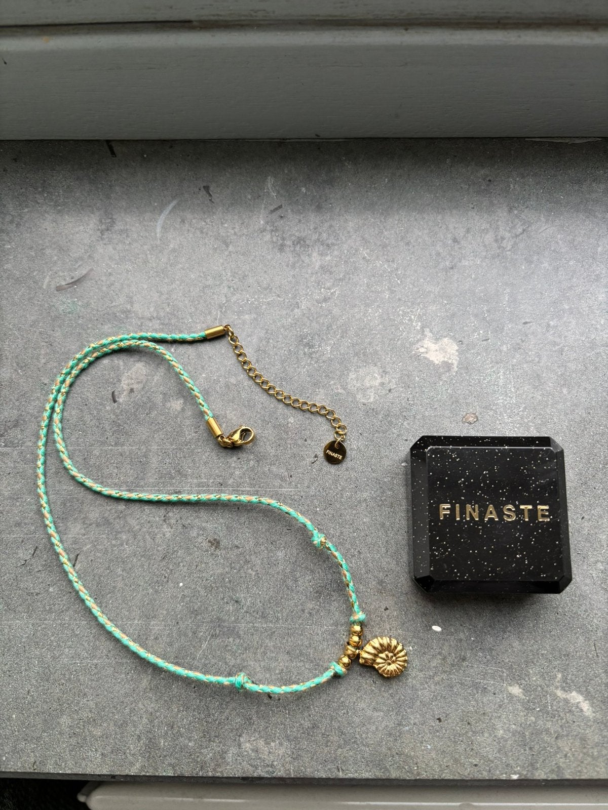 Nieuwe ketting Finaste groen met schelp goud, Overige materialen, Verstelbaar, Nieuw, Ophalen of Verzenden