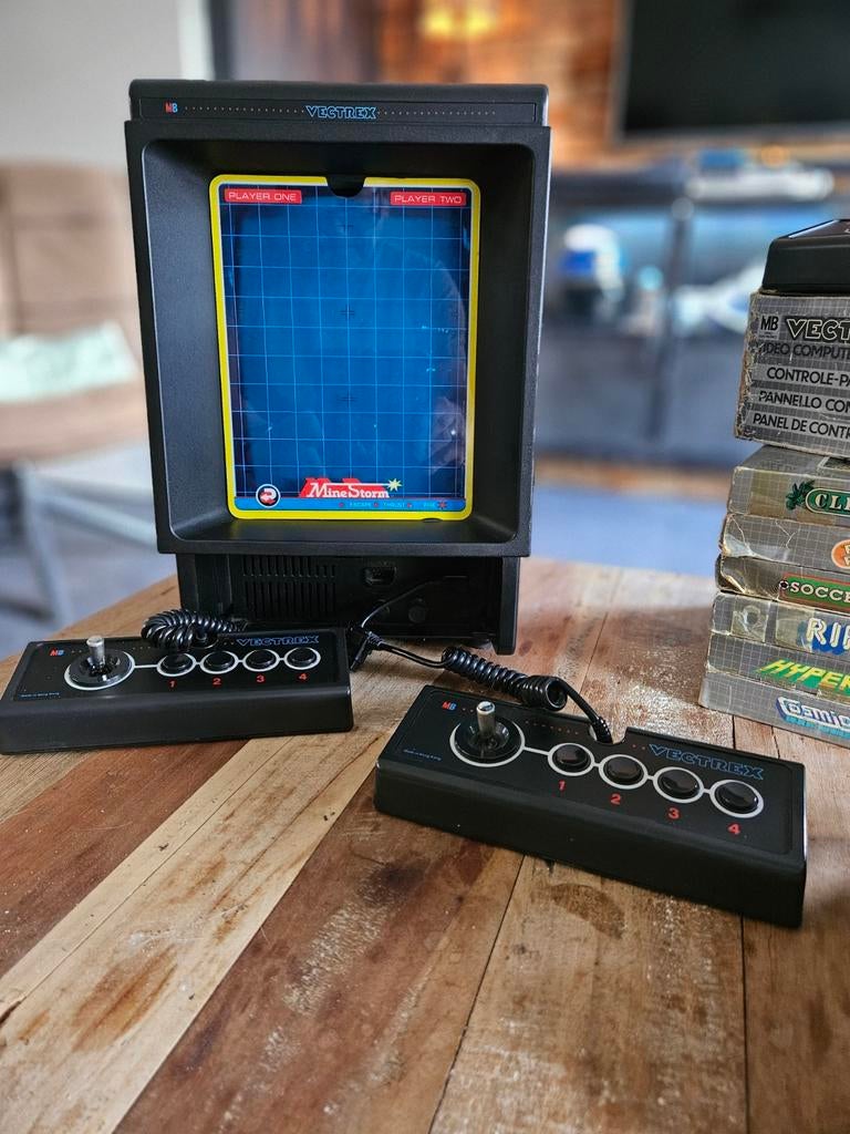 Vectrex spelcomputer MB 1982  met 11 games en 3 Controlers !, Spelcomputers en Games, Spelcomputers | Overige, Ophalen of Verzenden