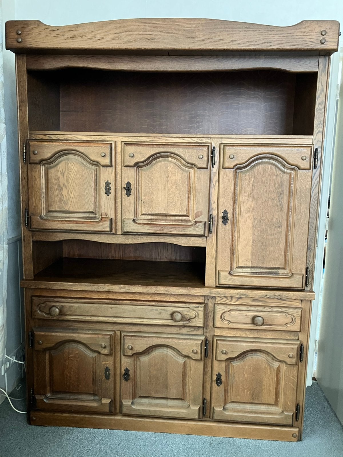 Klassieke houten servieskast met vitrine en lades, Gebruikt, 100 tot 150 cm, Ophalen of Verzenden, Met lade(s)