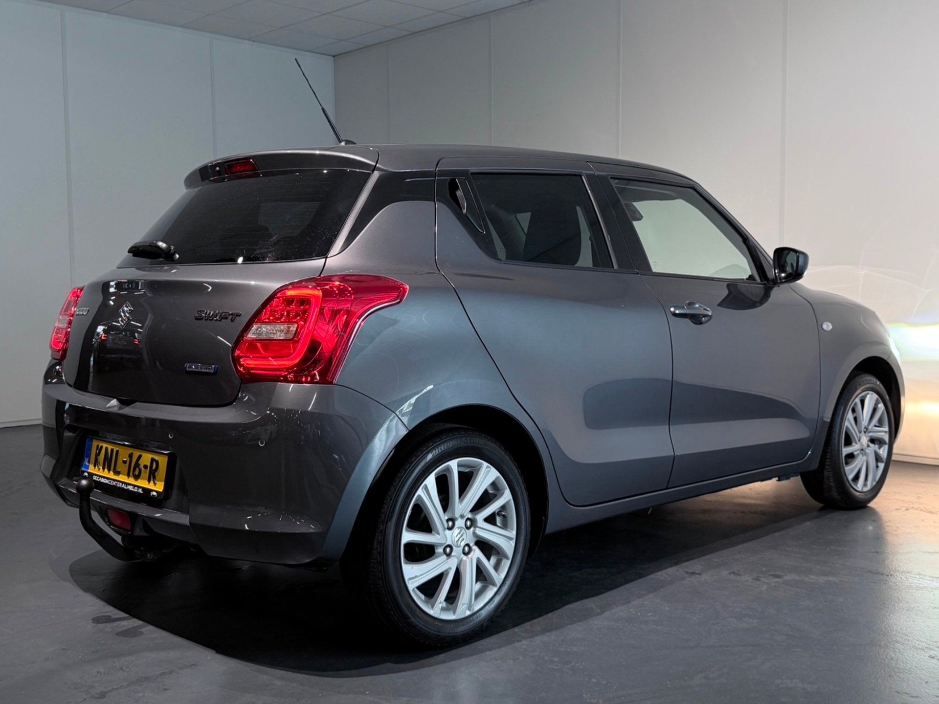 Suzuki Swift 1.2 Style Smart Hybrid /Airco/ACC/LED/CarPlay/P, Auto's, Stof, Gebruikt, Euro 6, 4 cilinders
