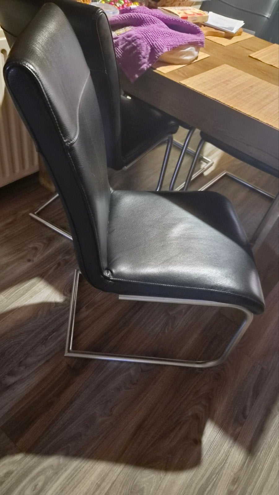 4 Zwarte leren eetkamerstoel met metalen frame en eettafel, Ophalen, Gebruikt, Zwart, Leer