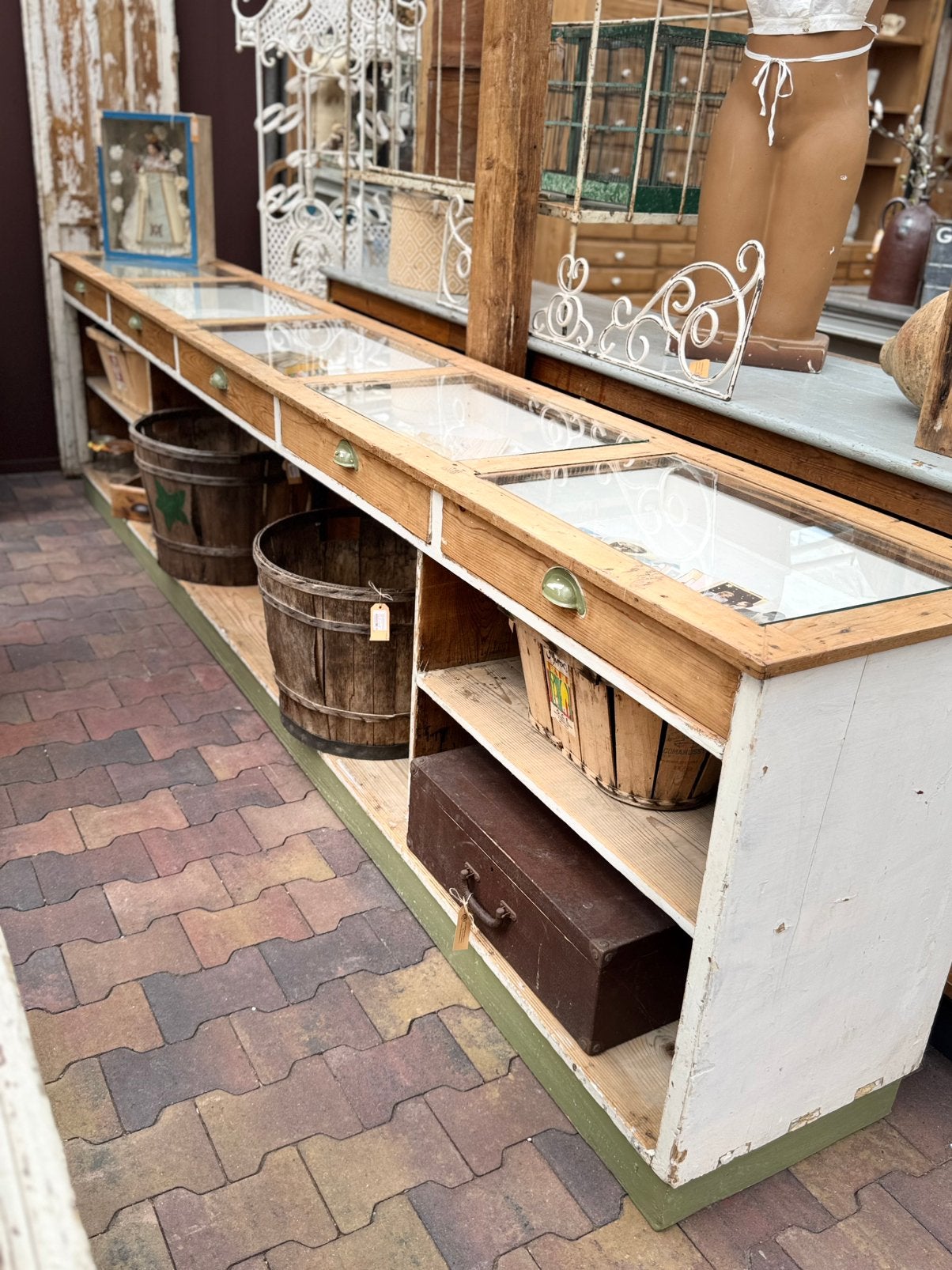 Karakervol dressoir/vitrinekast/toonbank, grenen, 5 vitrines, Antiek en Kunst, Ophalen