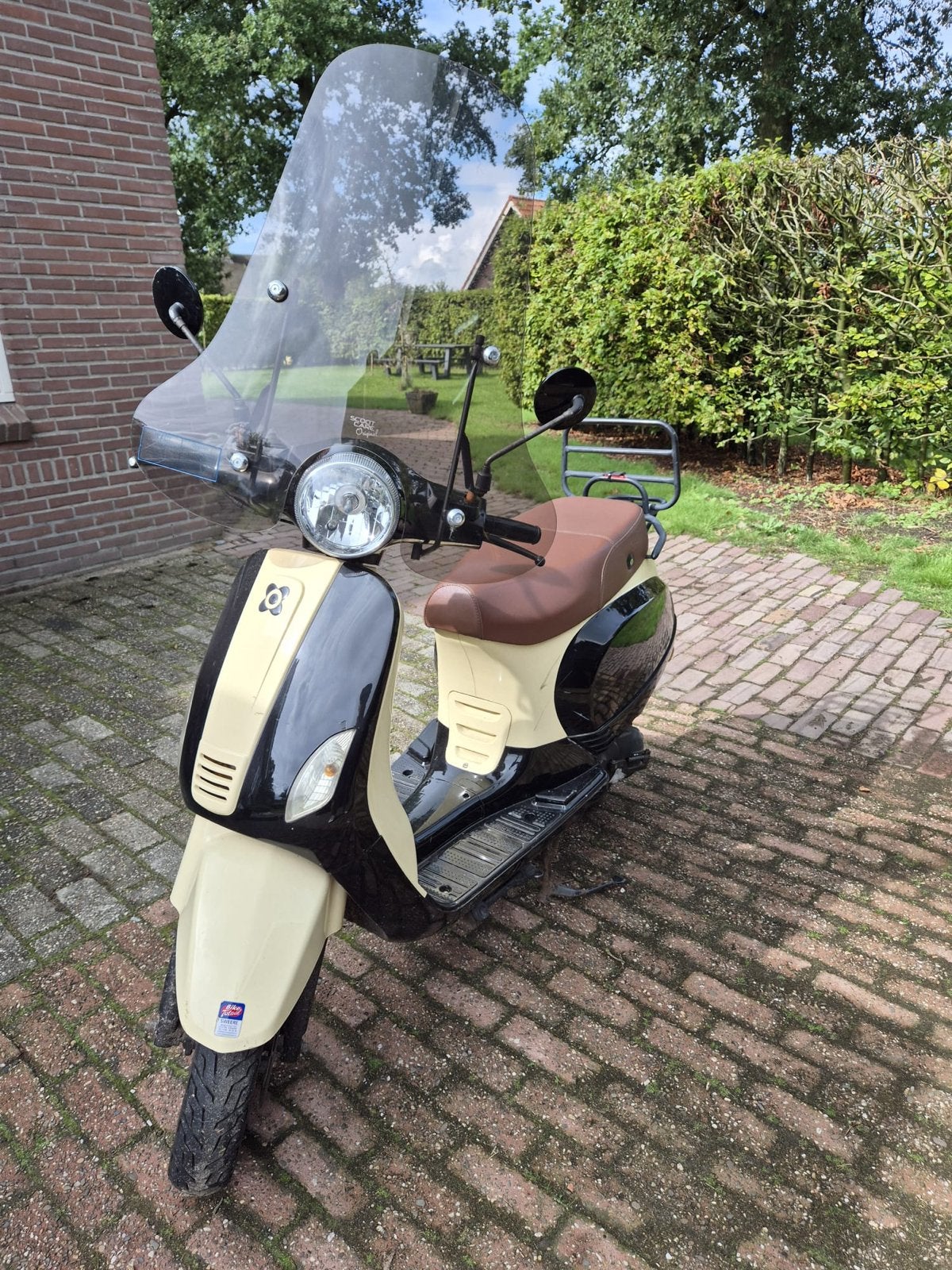 AGM Scooter - Zwart/Crème, Fietsen en Brommers, Gebruikt, Benzine, Ophalen, Overige merken