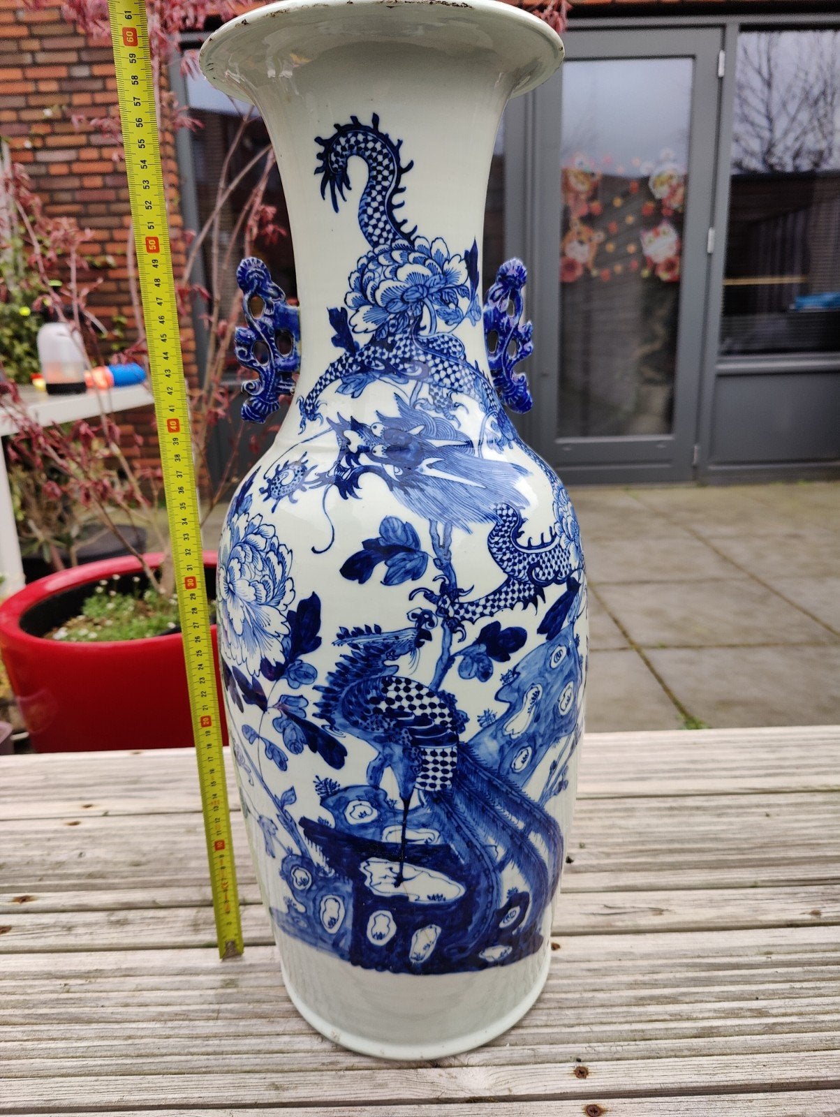 Grote Chinese vaas met blauw-witte draken en feniks decor, Antiek en Kunst, Ophalen of Verzenden