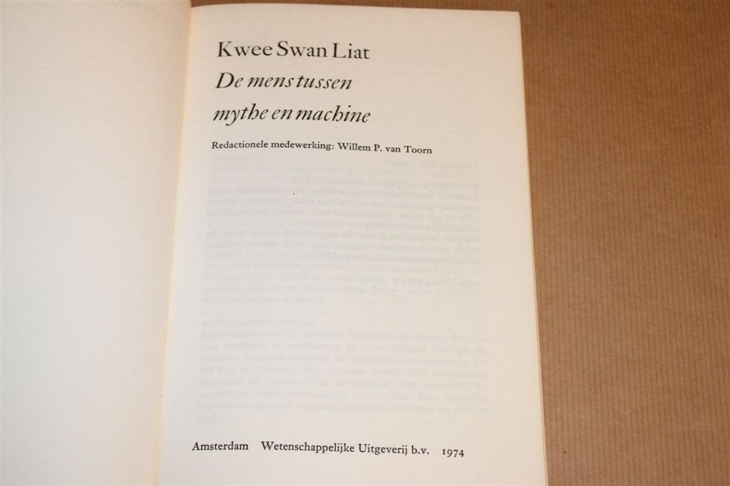 De Mens tussen Mythe en Machine [1974] — Filosofie, Ophalen of Verzenden, Gelezen