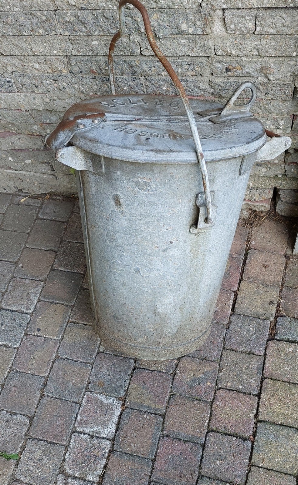Oude zinken vuilnisemmer en zinken teil., Ophalen, Gebruikt, Metaal, Tuin