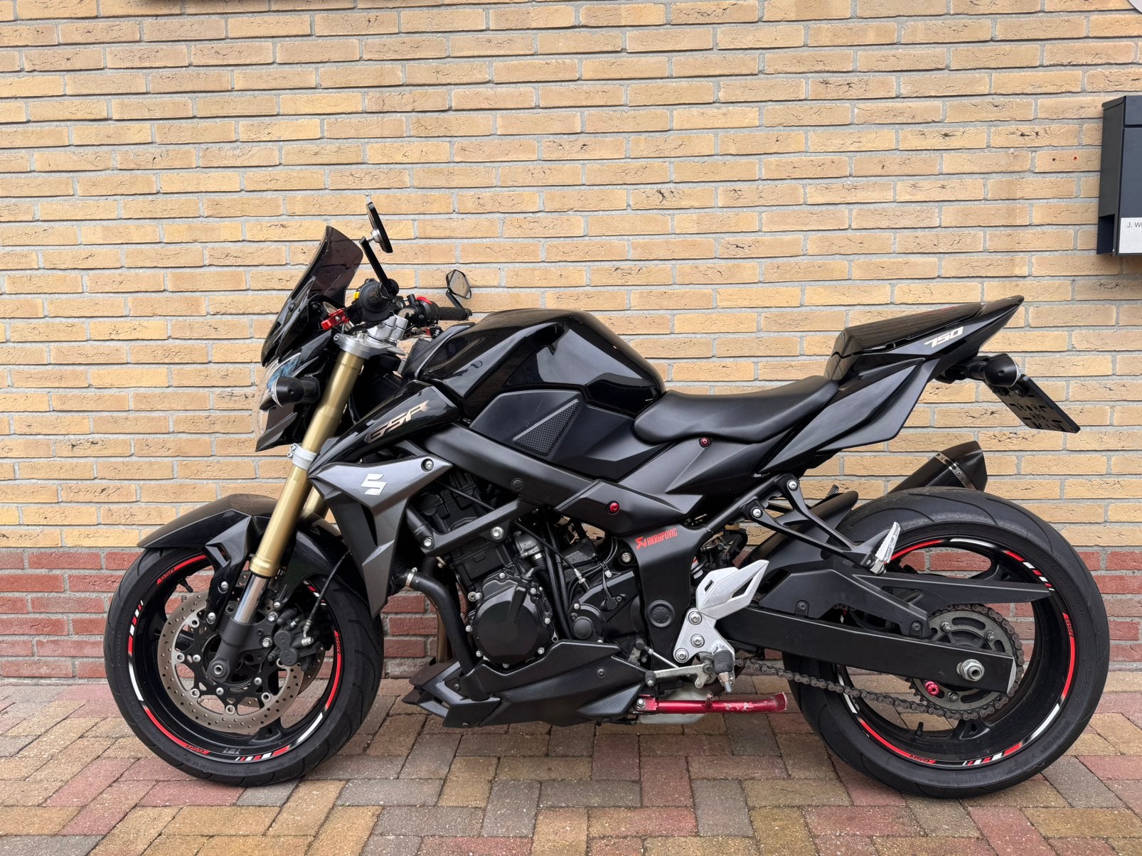 Suzuki GSR 750, Motoren, 750 cc, Sportuitlaat, Occasion, 4 cilinders