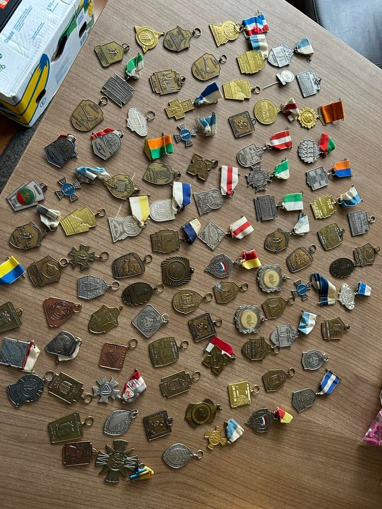 Medailles ruim 80 stuks jaren 70/80/90, Ophalen of Verzenden, Overige materialen, Nederland