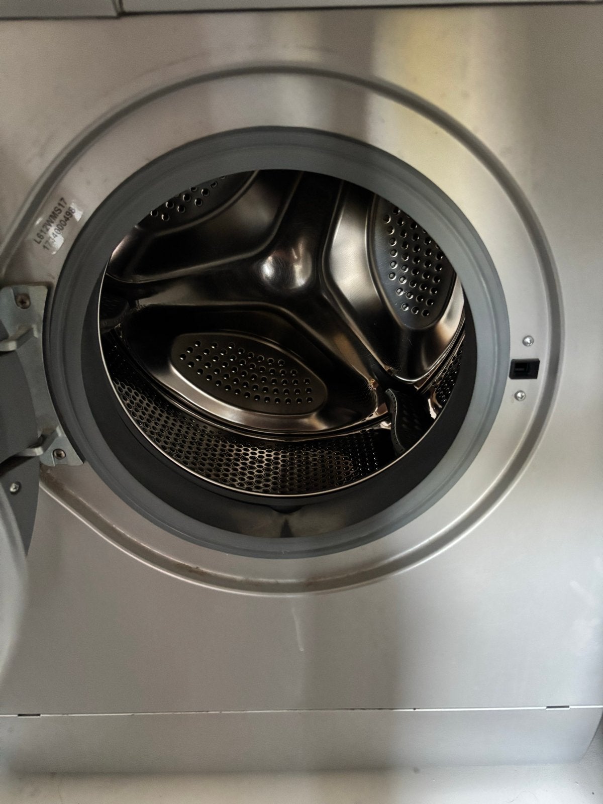 Logik L612WMS17 Wasmachine - defect E21, kleine schade, Ophalen, 6 tot 8 kg, Minder dan 1200 toeren, Voorlader