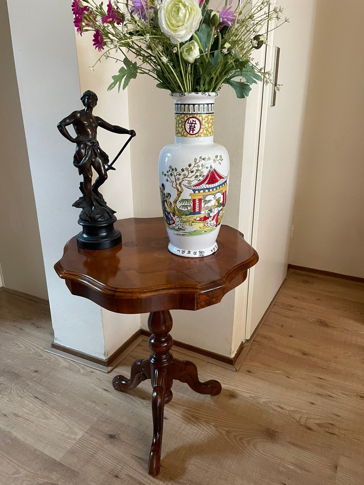 Antiek tafeltje, biedermeier bloementafeltje,plantentafeltje, Ophalen