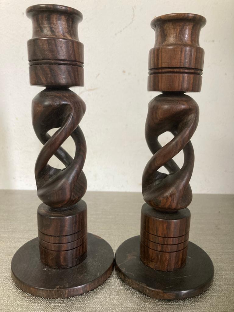 2 Gedraaide Coromandelhouten Kandelaren - 18 cm hoog, Ophalen of Verzenden, Overige materialen