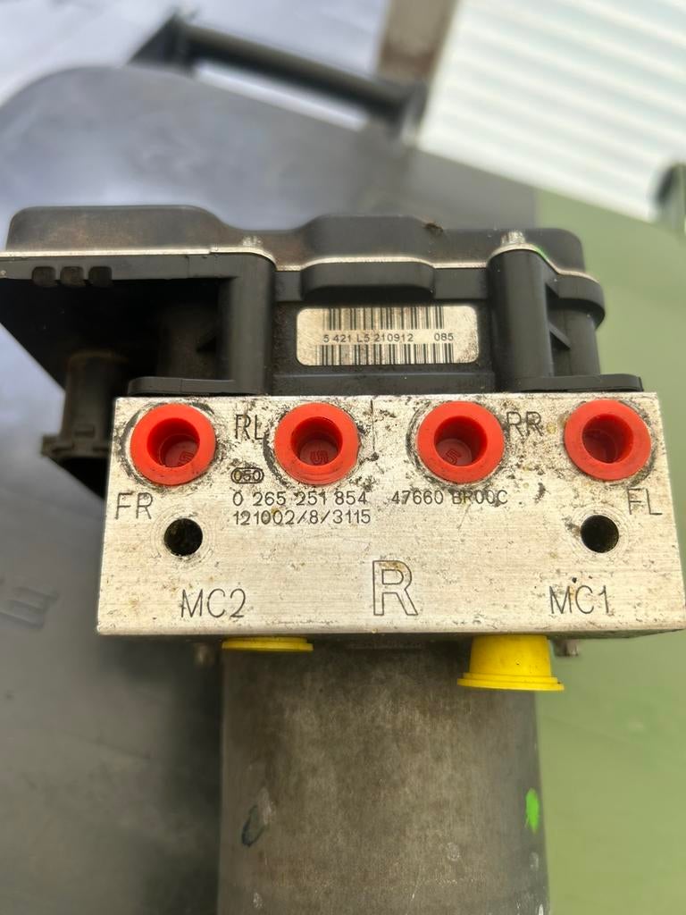 Nissan Qashqai abs pomp 47660 BR00C, Ophalen of Verzenden, Gebruikt, Nissan