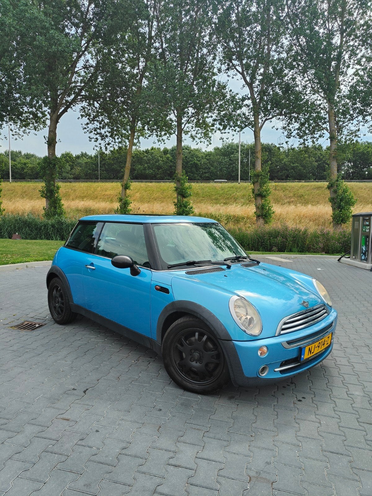 Mini One 1.6 NIEUWE APK PANORAMA AIRCO, Auto's, Particulier, 500 kg, Stoelverwarming, 4 stoelen