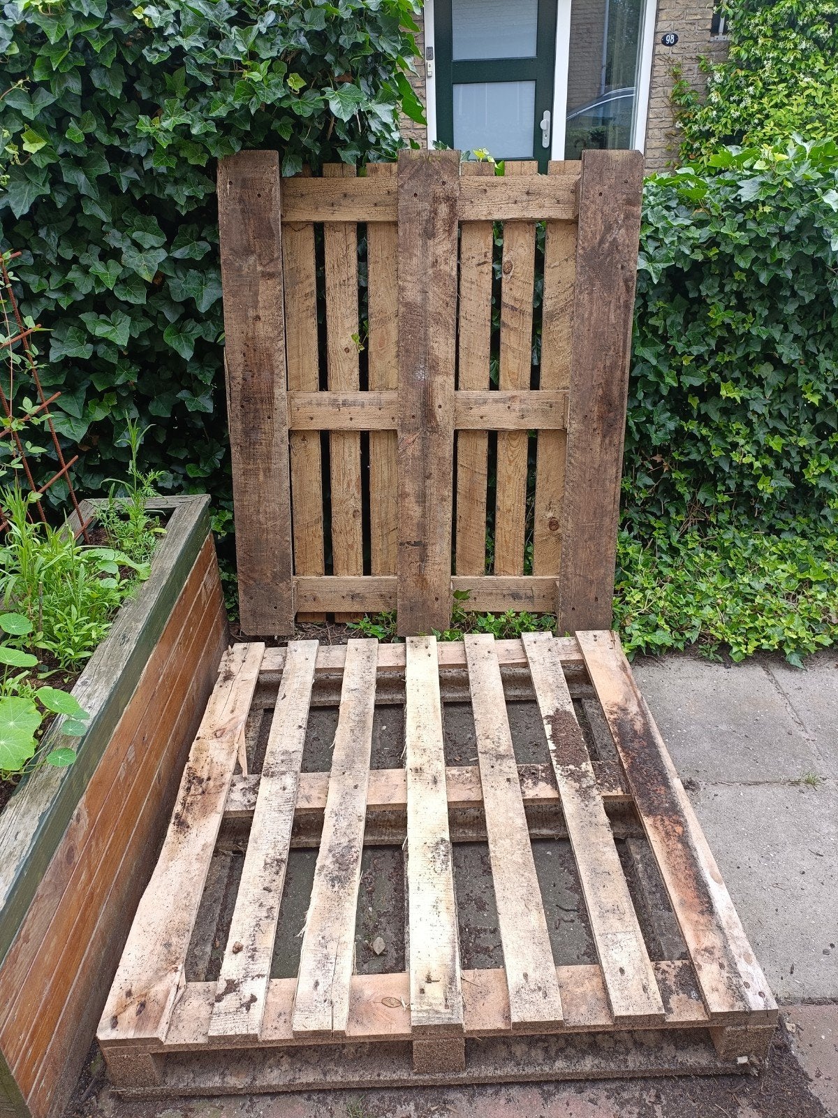 2 pallets voor brandhout, Tuin en Terras, Haardhout, Minder dan 3 m³, Ophalen, Overige houtsoorten, Blokken