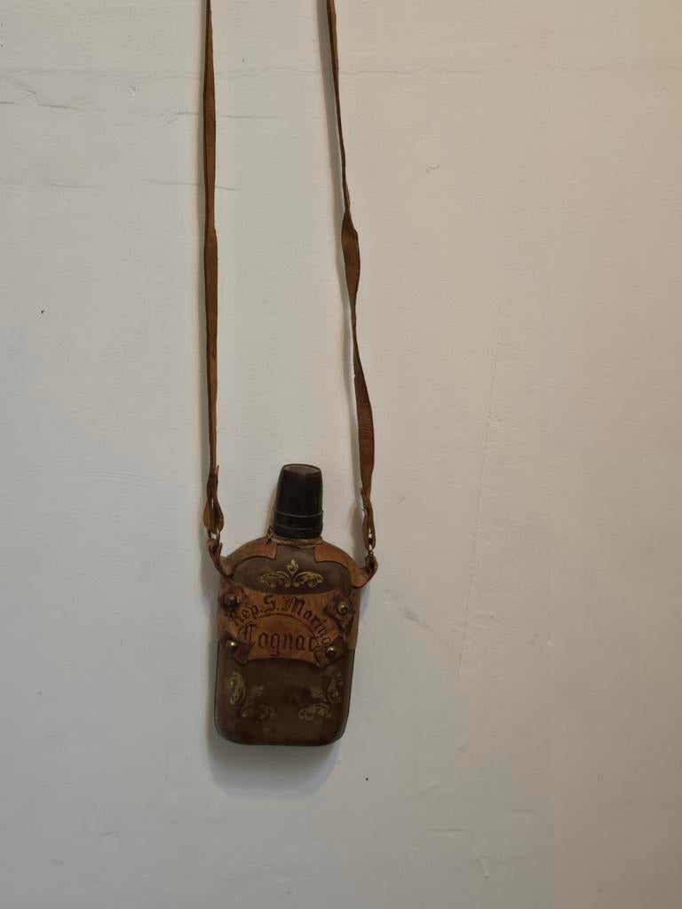 Vintage Franse whisky fles hout met schouderband, Antiek en Kunst, Ophalen