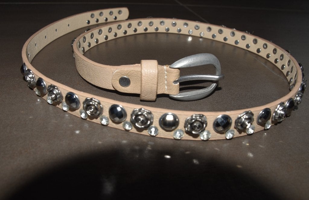Mooie camel riem met studs, Minder dan 3 cm, Echt leder, Tailleriem, Ophalen of Verzenden