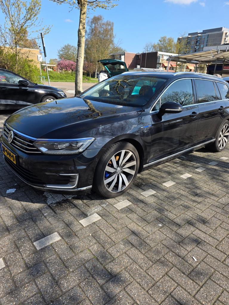 Volkswagen Passat 1.4 TSI 160KW GTE Phev VAR Dsg6 2015 Zwart, 156 pk, Zwart, 1600 kg, 93 €/maand