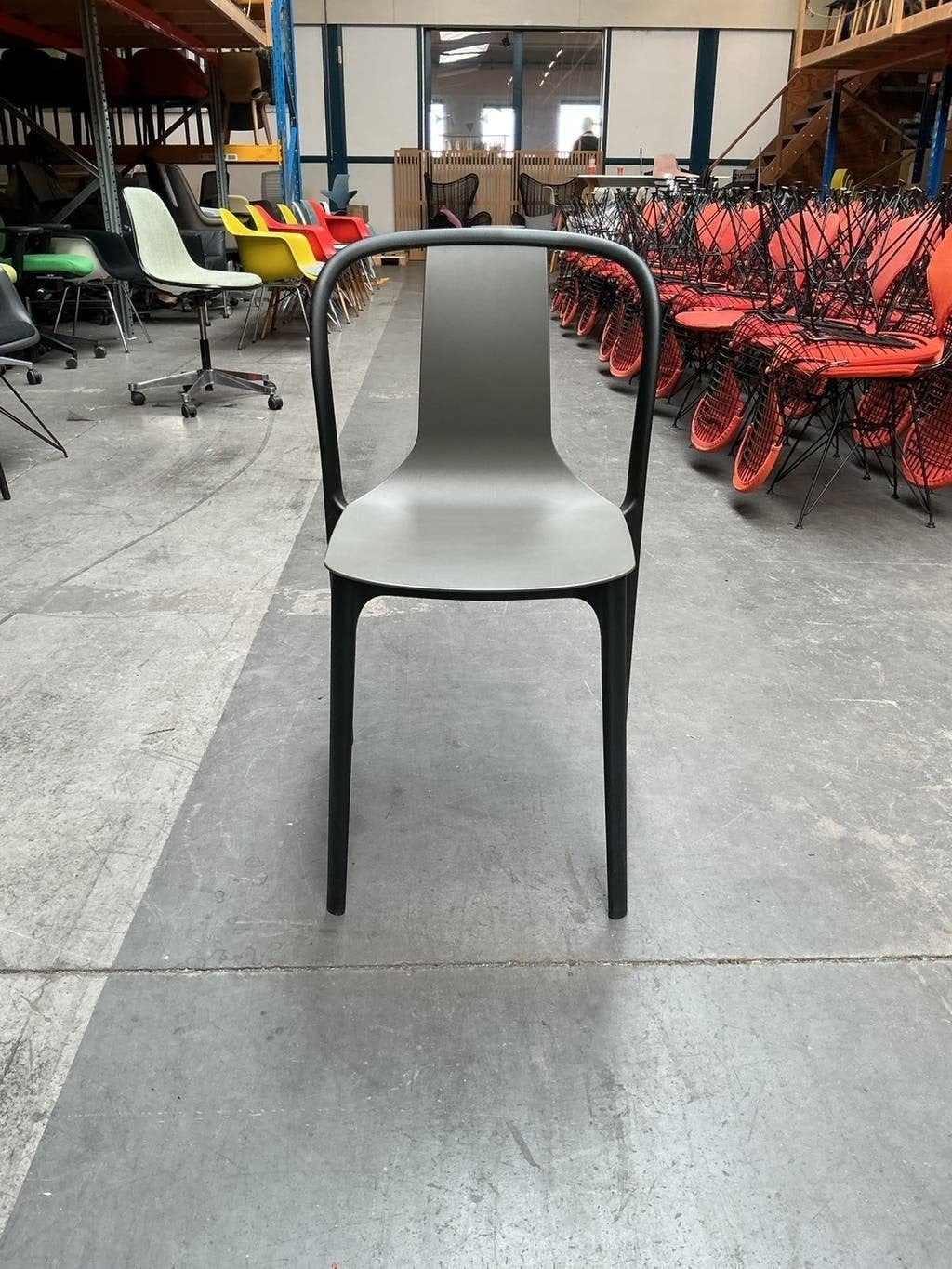 Vitra Belleville Chair |  Donker Grijs | Kunststof, Gebruikt, -, Kunststof, Ophalen of Verzenden
