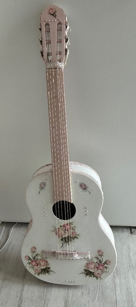 Mooie opgepimpte gitaar voor Huisdecoratie, Ophalen, Gebruikt