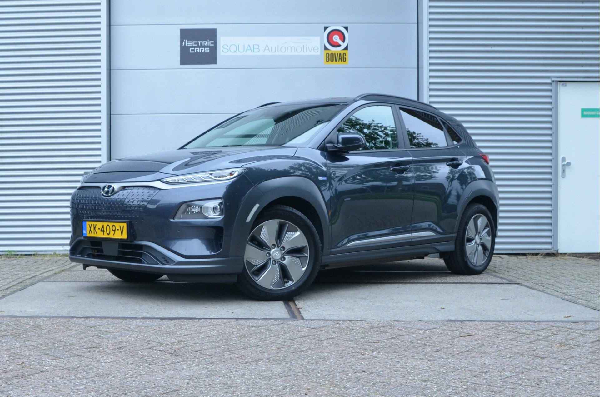 Hyundai KONA EV Premium 64 kWh SOH 93,1%, Warmtepomp, Trekha, Zwart, 39 min, 64 kWh, SUV of Terreinwagen