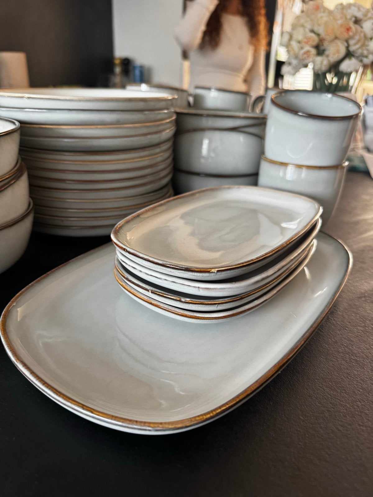 Ikea servies set in neutrale tinten, Huis en Inrichting, Ophalen, Overige merken, Keramiek, Zo goed als nieuw