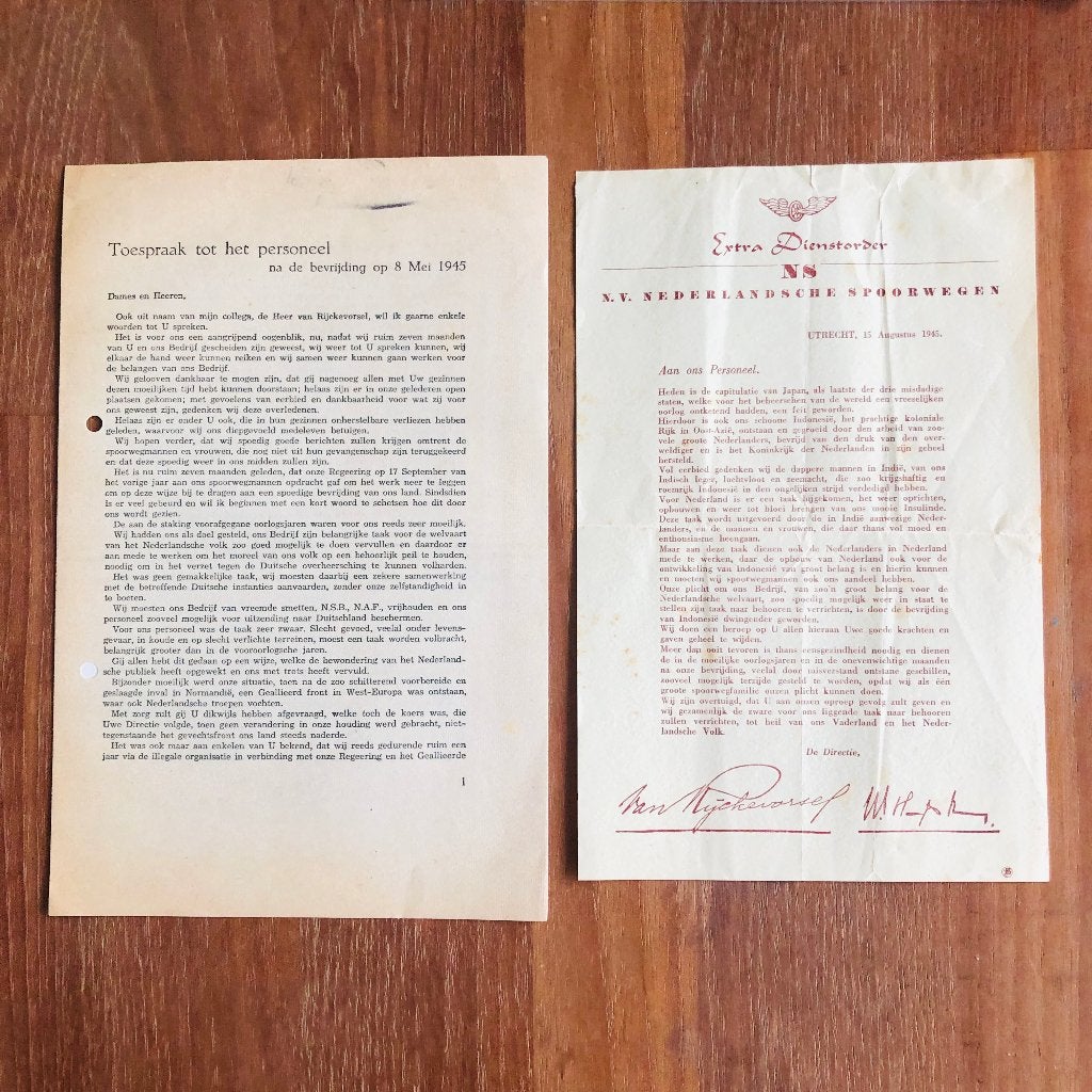 1945 2x Ned. Spoorwegen. Toespraak tot het personeel op 8, Verzamelen, Militaria | Tweede Wereldoorlog, Verzenden, Nederland, Boek of Tijdschrift