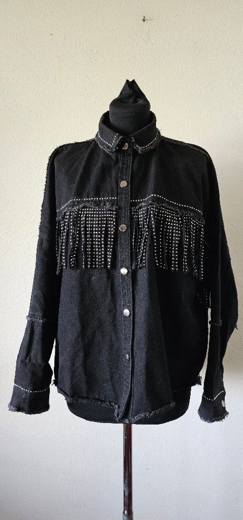 Rejina Pyo zwarte denim jas met franjes - Maat S (26425), Zwart, Rejina Pyo, Ophalen of Verzenden, Zo goed als nieuw