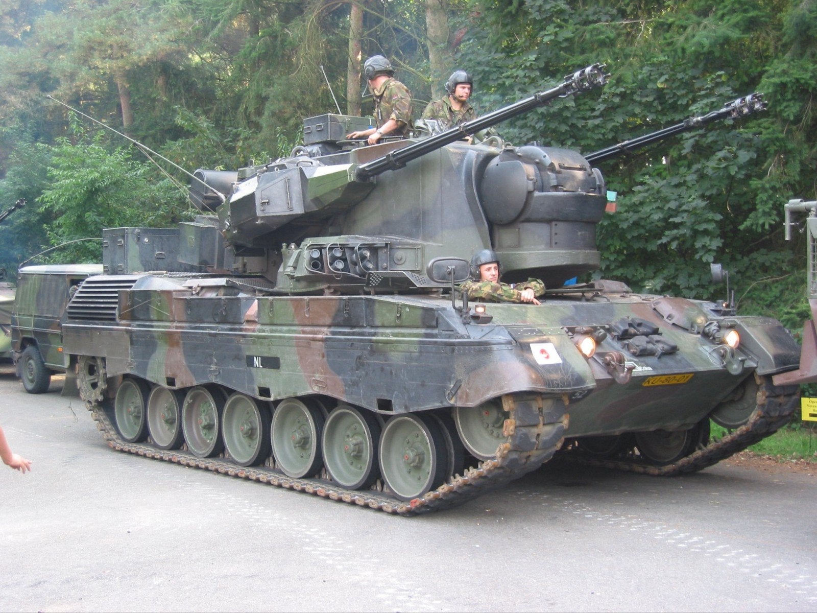 Op zoek naar diverse schaalmodellen defensie, Hobby en Vrije tijd, Modelbouw | Auto's en Voertuigen, Ophalen of Verzenden, Groter dan 1:32
