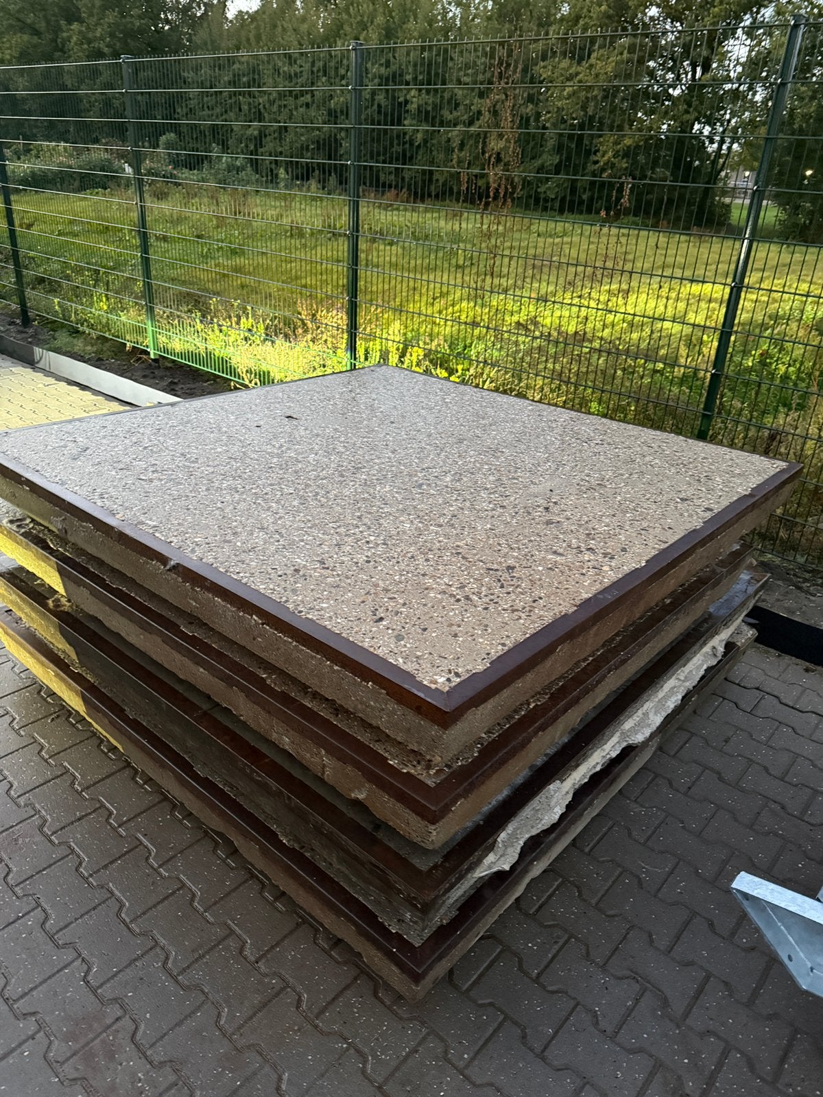 Gebruikte Stelconplaten 200x200x12 cm – Stalen rand, Doe-het-zelf en Verbouw, Ophalen, Zo goed als nieuw
