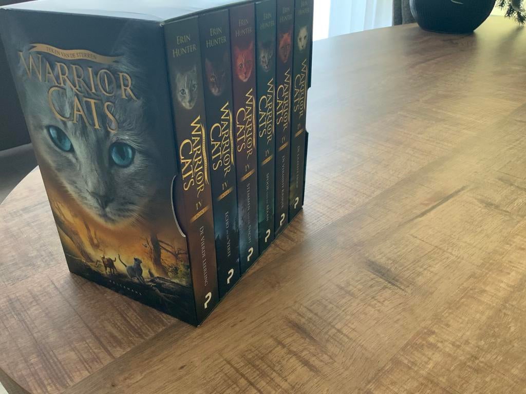 Erin Hunter - Serie 4, Boeken, Ophalen of Verzenden, Zo goed als nieuw, Erin Hunter