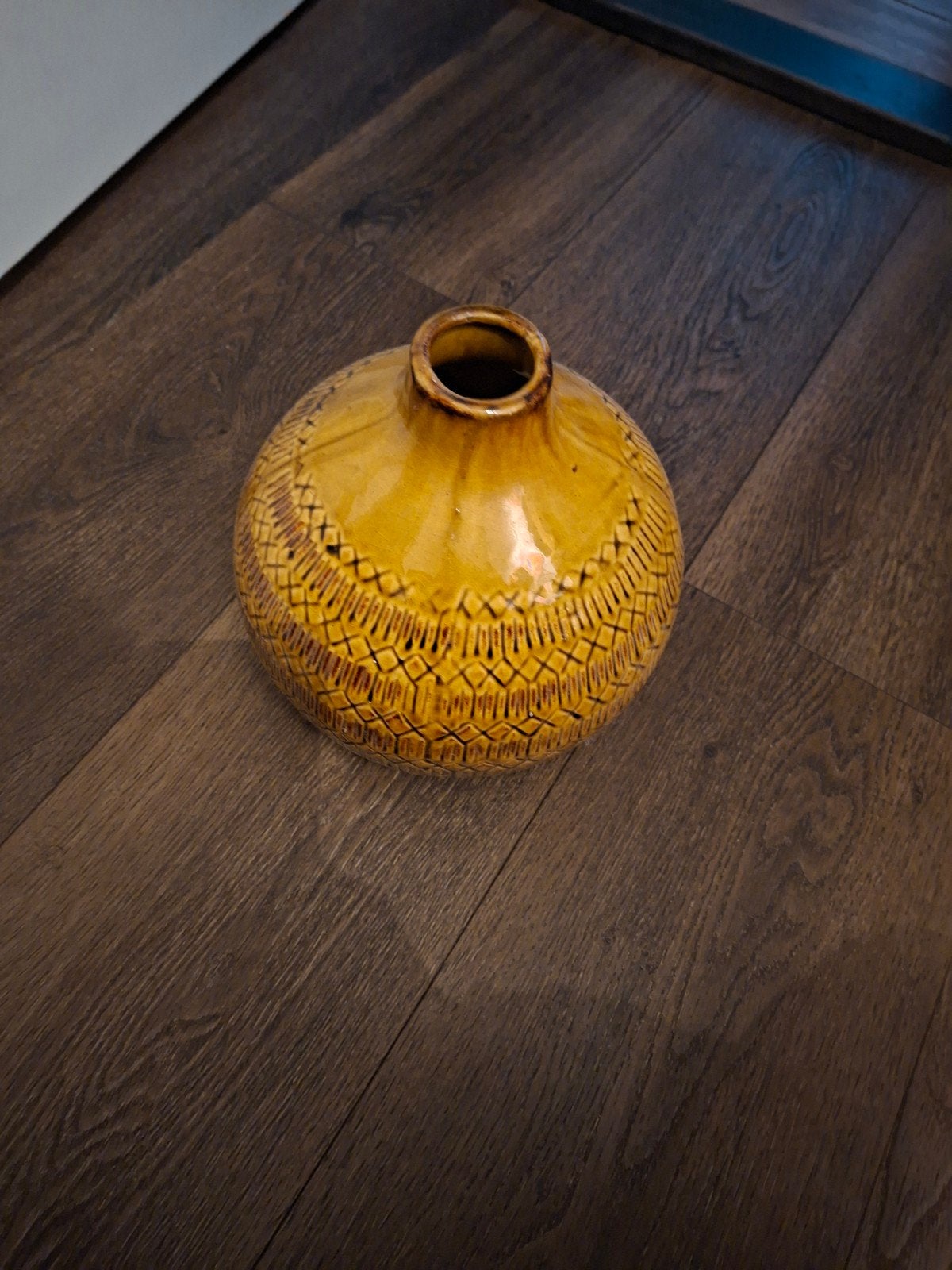 Vaas Max Okergeel - Leen Bakker - 23,5xØ23,5 cm, Ophalen of Verzenden