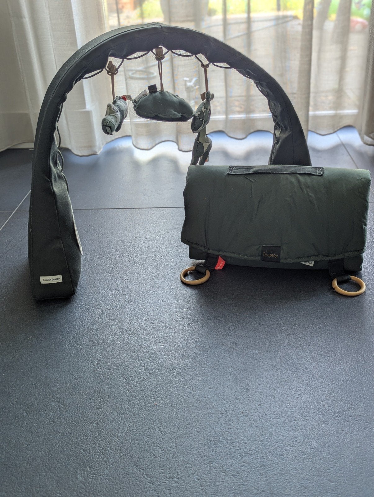 Done by Deer speelkleed met babygym - Zo goed als nieuw, Kinderen en Baby's, Speelgoed | Babyspeelgoed, Ophalen of Verzenden, Zo goed als nieuw